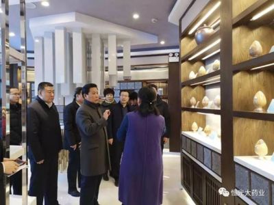 自治區(qū)黨委常委、統(tǒng)戰(zhàn)部部長、自治區(qū)副主席、赤峰市委書記段志強(qiáng)...